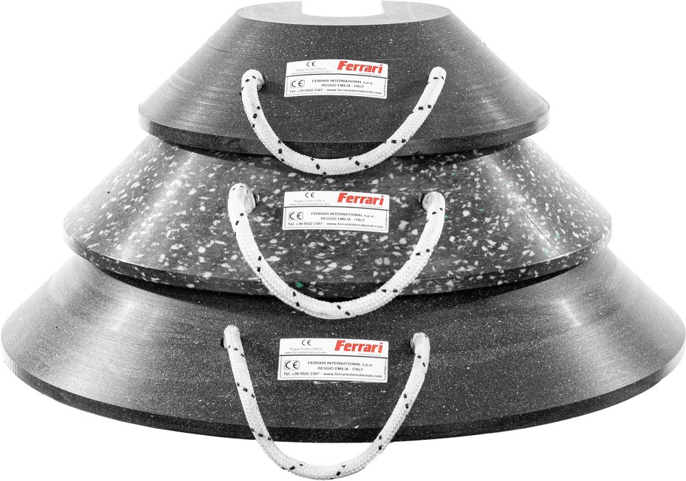 Conical outrigger pads with groove FSBR