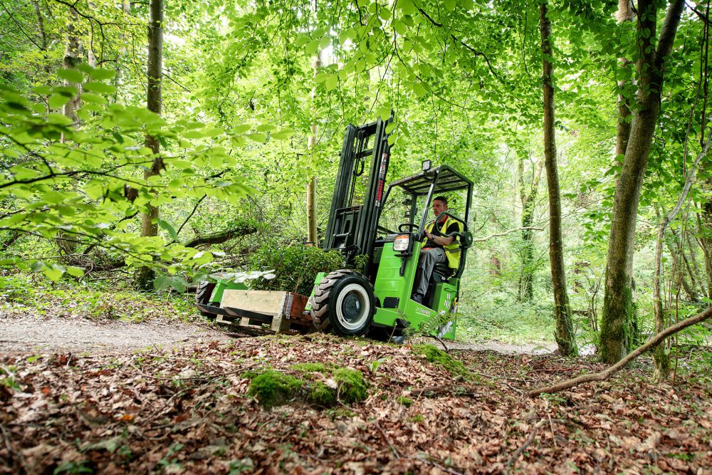 MOFFETT E4 NX električni viljuškar ugrađen na kamion - Image 2