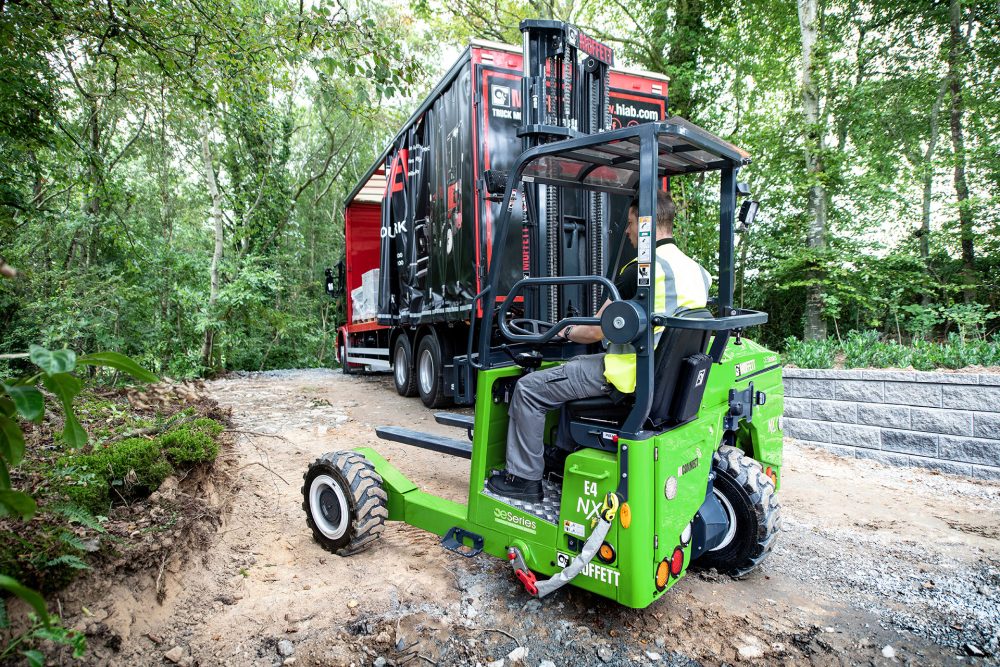 MOFFETT E4 NX električni viljuškar ugrađen na kamion - Image 4