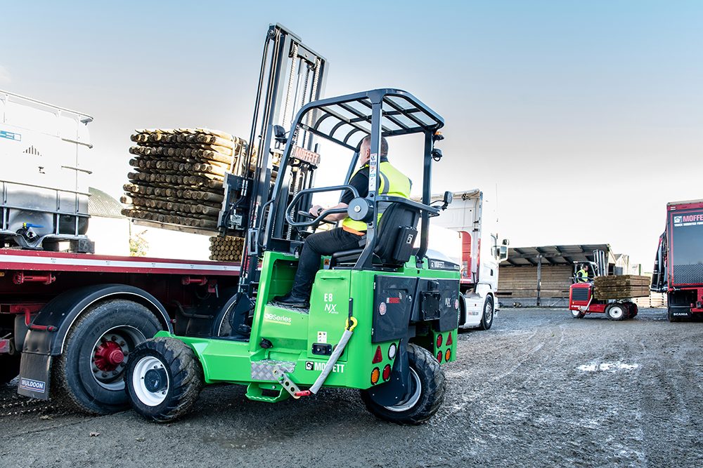 MOFFETT E8 NX električni viljuškar ugrađen na kamion - Image 3