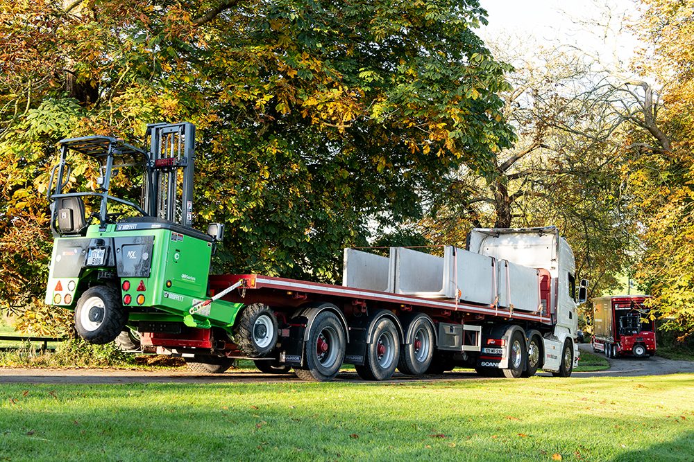 MOFFETT E8 NX električni viljuškar ugrađen na kamion - Image 4